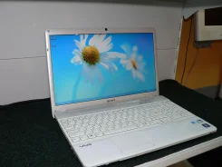 Sony VAIO VPC-EB2E1R. 15.6", ��� 3072 ��, ���� 320 ��, WiFi, Bluetooth, ����������� �� 2 �.