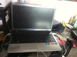 Samsung 355V5C. 15.6", ��� 8192 �� � ������, ���� 1 000 ��, WiFi, Bluetooth, ����������� �� 5 �.