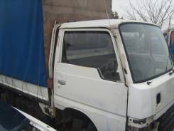 Стекло лобовое. Nissan Atlas