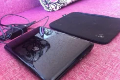 ASUS Eee PC 1005HAG. 1,6����, ��� 2048 ��, ���� 150���, WiFi, Bluetooth, ����������� �� 12��. ����