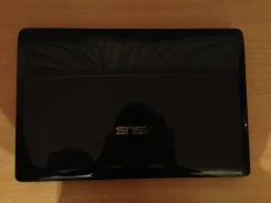 ASUS K52F. 2,1����, ��� 2048 ��, ���� 300���, WiFi, Bluetooth, ����������� �� 4��. ����