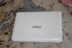 MSI. 1,5����, ��� 2048 ��, ���� 250���, WiFi, Bluetooth, ����������� �� 7��.