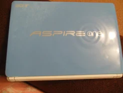 Acer Aspire One Happy AOHAPPY2-N578Qb2b. 1,6����, ��� 1024 ��, ���� 300���, WiFi, Bluetooth, ����������� �� 3��.