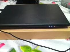 Toshiba Satellite. 15.6", 2,2����, ��� 4096 ��, ���� 500 ��, WiFi, Bluetooth, ����������� �� 4 �.