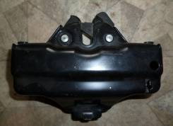 Замок капота. Toyota Land Cruiser, FZJ100, FZJ105, HDJ100, HZJ105, UZJ100, 105 Двигатели: 1HZ, 1HDT, 1FZFE, 2UZFE, 1HDFTE