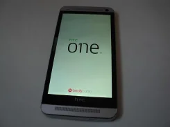 HTC One. �����