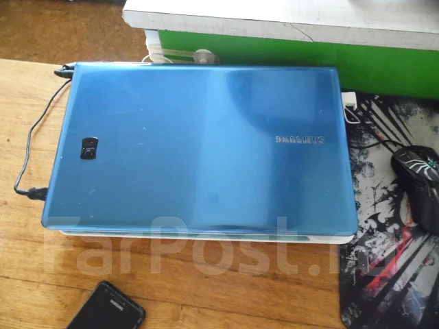 Samsung 355V5C. ��� 8 ��, ���� 750���, WiFi: 1, Bluetooth: 1, ����������� �� 6��. ����