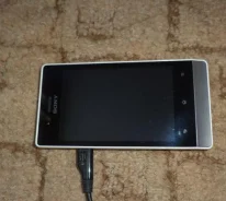 Sony Xperia miro. �/�