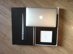 Apple MacBook Air 11 2010 Late MC505. ��� 2048 ��, ���� 64���, WiFi, Bluetooth, ����������� �� 5��. ����