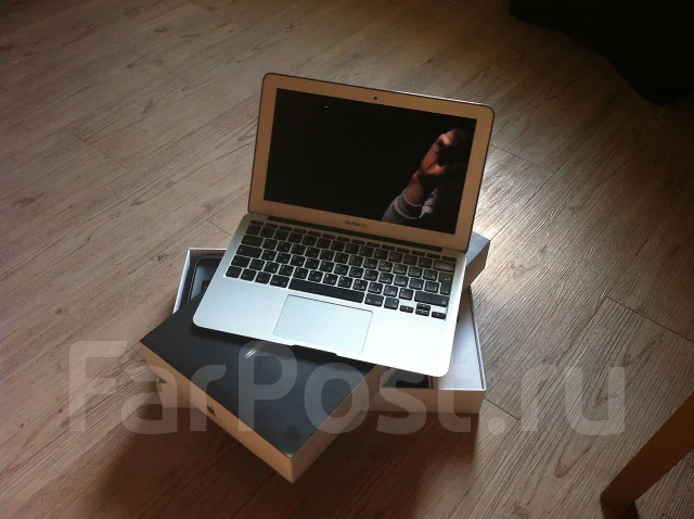 Apple MacBook Air 11 2010 Late MC505. ��� 2048 ��, ���� 64���, WiFi: 1, Bluetooth: 1, ����������� �� 5��. ����