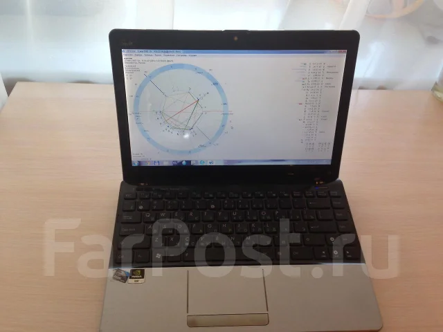 ASUS Eee PC 1215N. 1,3����, ��� 2048 ��, ���� 320���, WiFi: 1, Bluetooth: 1, ����������� �� 1��. ����