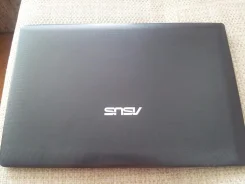 ASUS X501U. 1,6����, ��� 2048 ��, ���� 320���, ����������� �� 6��.
