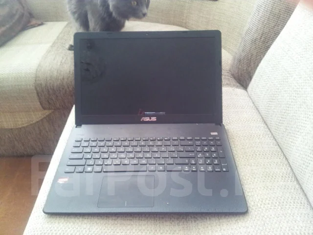 ASUS X501U. 1,6����, ��� 2048 ��, ���� 320���, ����������� �� 6��. ����