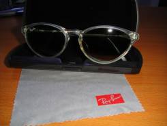 Очки Ray-Ban.