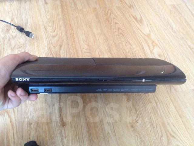 Sony PlayStation 3 Super Slim ����