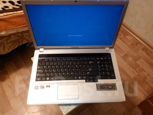 Samsung R730. 2,5����, ��� 4 ��, ���� 500���, WiFi: 1, Bluetooth: 1, ����������� �� 2��. ����