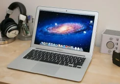 Apple MacBook Air 11 2011 Mid MC968. 1,7����, ��� 4 ��, ���� 128���, WiFi: 1, Bluetooth: 1, ����������� �� 9��. ����