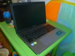 ASUS X50V. 2,6����, ��� 4096 ��, ���� 500 ��, WiFi, Bluetooth, ����������� �� 3 �.