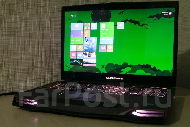 DELL Alienware M18x. 3,3����, ��� 6 ��, ���� 500���, WiFi: 1, Bluetooth: 1, ����������� �� 4��. ����