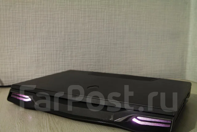 DELL Alienware M18x. 3,3����, ��� 6 ��, ���� 500���, WiFi: 1, Bluetooth: 1, ����������� �� 4��. ����