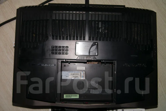 DELL Alienware M18x. 3,3����, ��� 6 ��, ���� 500���, WiFi: 1, Bluetooth: 1, ����������� �� 4��. ����