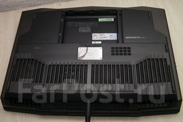 DELL Alienware M18x. 3,3����, ��� 6 ��, ���� 500���, WiFi: 1, Bluetooth: 1, ����������� �� 4��. ����
