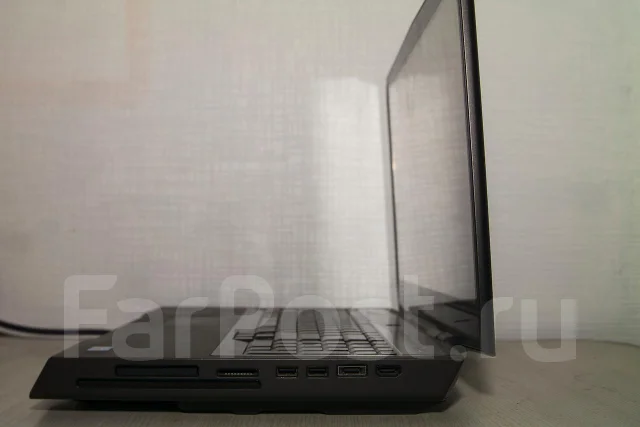 DELL Alienware M18x. 3,3����, ��� 6 ��, ���� 500���, WiFi: 1, Bluetooth: 1, ����������� �� 4��. ����
