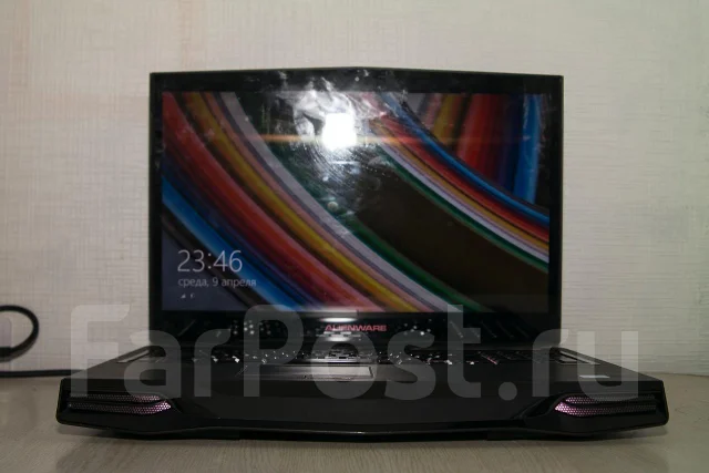 DELL Alienware M18x. 3,3����, ��� 6 ��, ���� 500���, WiFi: 1, Bluetooth: 1, ����������� �� 4��. ����
