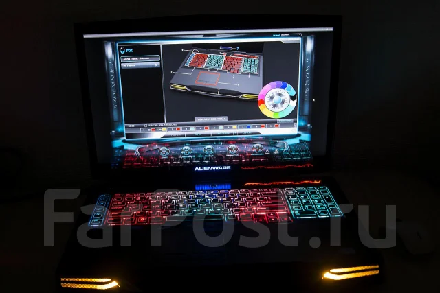 DELL Alienware M18x. 3,3����, ��� 6 ��, ���� 500���, WiFi: 1, Bluetooth: 1, ����������� �� 4��. ����