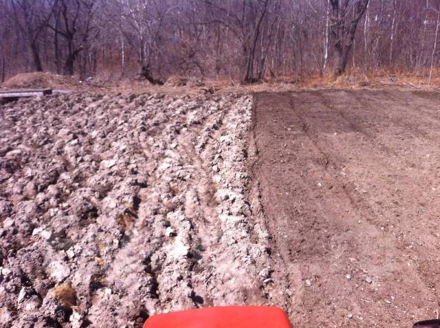 Услуги мини трактора. Вспахать землю трактором. услуги экскаватора во ...