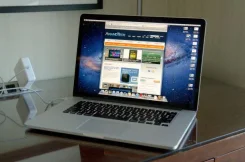 Apple MacBook Pro. 2,4����, ��� 4 ��, ���� 750���, WiFi, Bluetooth, ����������� �� 20��. ����