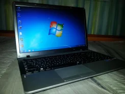 Samsung 355V5C. 2,7����, ��� 8 ��, ���� 500���, WiFi, Bluetooth, ����������� �� 5��. ����