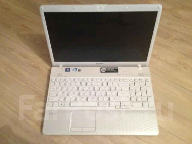 Sony VAIO VPC-EH2E1R. 2,1����, ��� 4 ��, ���� 300���, WiFi: 1, Bluetooth: 1, ����������� �� 2��. ����