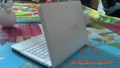 Sony VAIO. 1,6����, ��� 4 ��, ���� 320���, WiFi, Bluetooth, ����������� �� 6��.