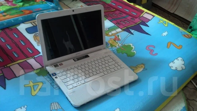 Sony VAIO. 1,6����, ��� 4 ��, ���� 320���, WiFi: 1, Bluetooth: 1, ����������� �� 6��. ����