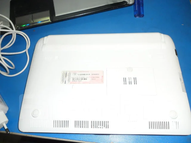 ASUS Eee PC 1015PX. WiFi: 1, Bluetooth: 1 ����