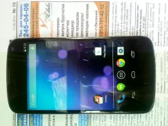 LG Nexus 4. �/�