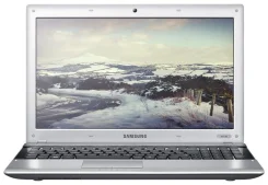 Samsung RV520. 2,2����, ��� 4 ��, ���� 320���, WiFi, Bluetooth ����