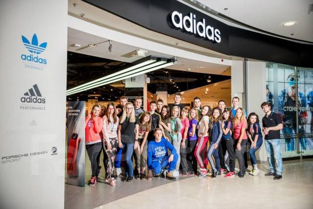 Сотрудники adidas