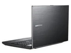 Samsung 300V5A. 2,4����, ��� 4 ��, ���� 500���, WiFi: 1, Bluetooth: 1, ����������� �� 4��. ����