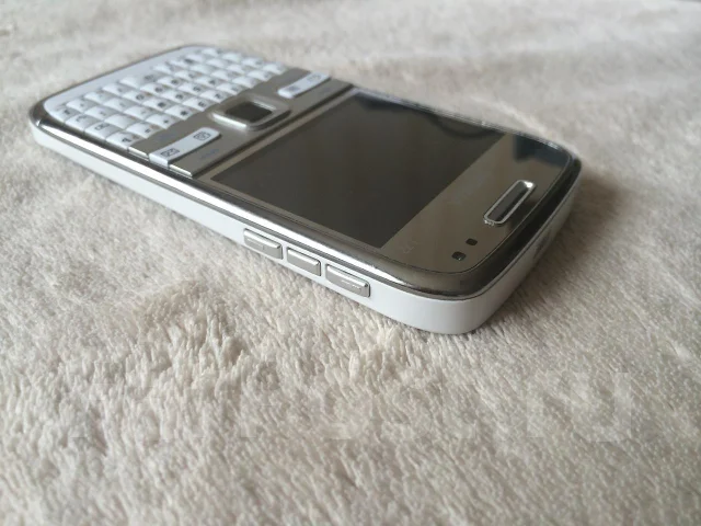 Nokia E72. ����� ����