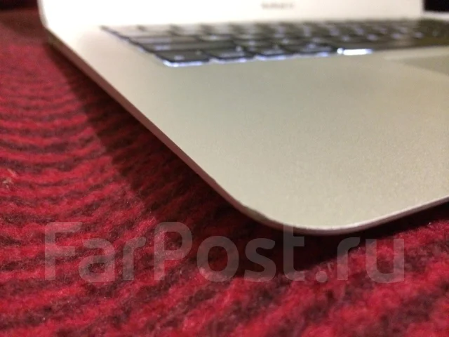 Apple MacBook Air 13 2011 Mid MC965. 1,7����, ��� 4 ��, ���� 128���, WiFi: 1, Bluetooth: 1, ����������� �� 5��. ����