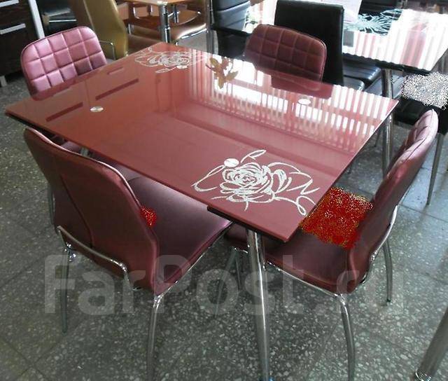 Стол обеденный стеклянный бордовый с рисунком, новый во Владивостоке