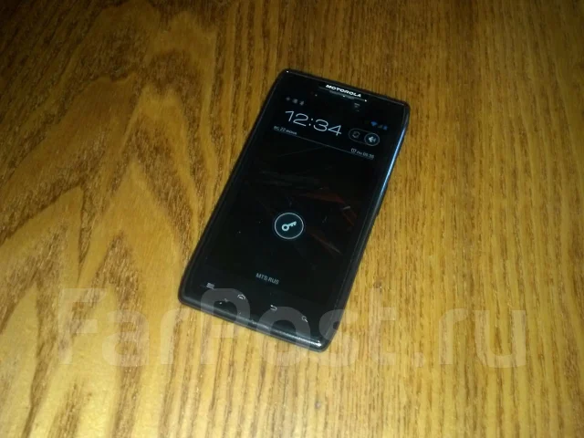 Motorola RAZR MAXX ����