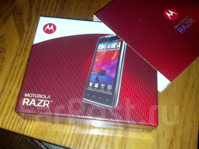 Motorola RAZR MAXX ����