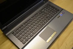 Samsung RC710. 2,6����, ��� 4 ��, ���� 500���, WiFi, Bluetooth, ����������� �� 3��.