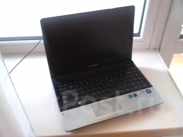 Samsung 300E4A. 2����, ��� 4 ��, ���� 1���, WiFi: 1, Bluetooth: 1, ����������� �� 1��. ����