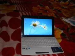 ASUS Eee PC 1011CX. 1,6����, ��� 2048 ��, ���� 320���, WiFi, Bluetooth, ����������� �� 4��. ����