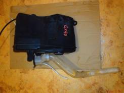 Бачок стеклоомывателя. Toyota Mark II, GX100, GX90, JZX100, JZX105 Toyota Cresta, GX100, GX90, JZX100, JZX105 Toyota Chaser, GX100, GX90, JZX100, JZX1...