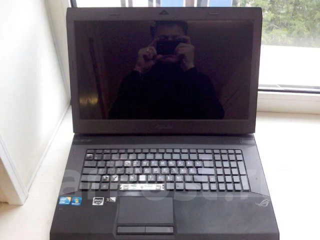 Asus ROG G73Jw. 17.3", 1,7����, ��� 8 ��, ���� 150���, WiFi: 1, Bluetooth: 1, ����������� �� 1��. ����
